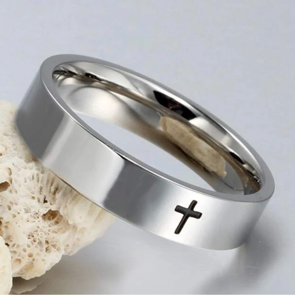Mens stainless Cross detail Ring - Picture 2 of 8